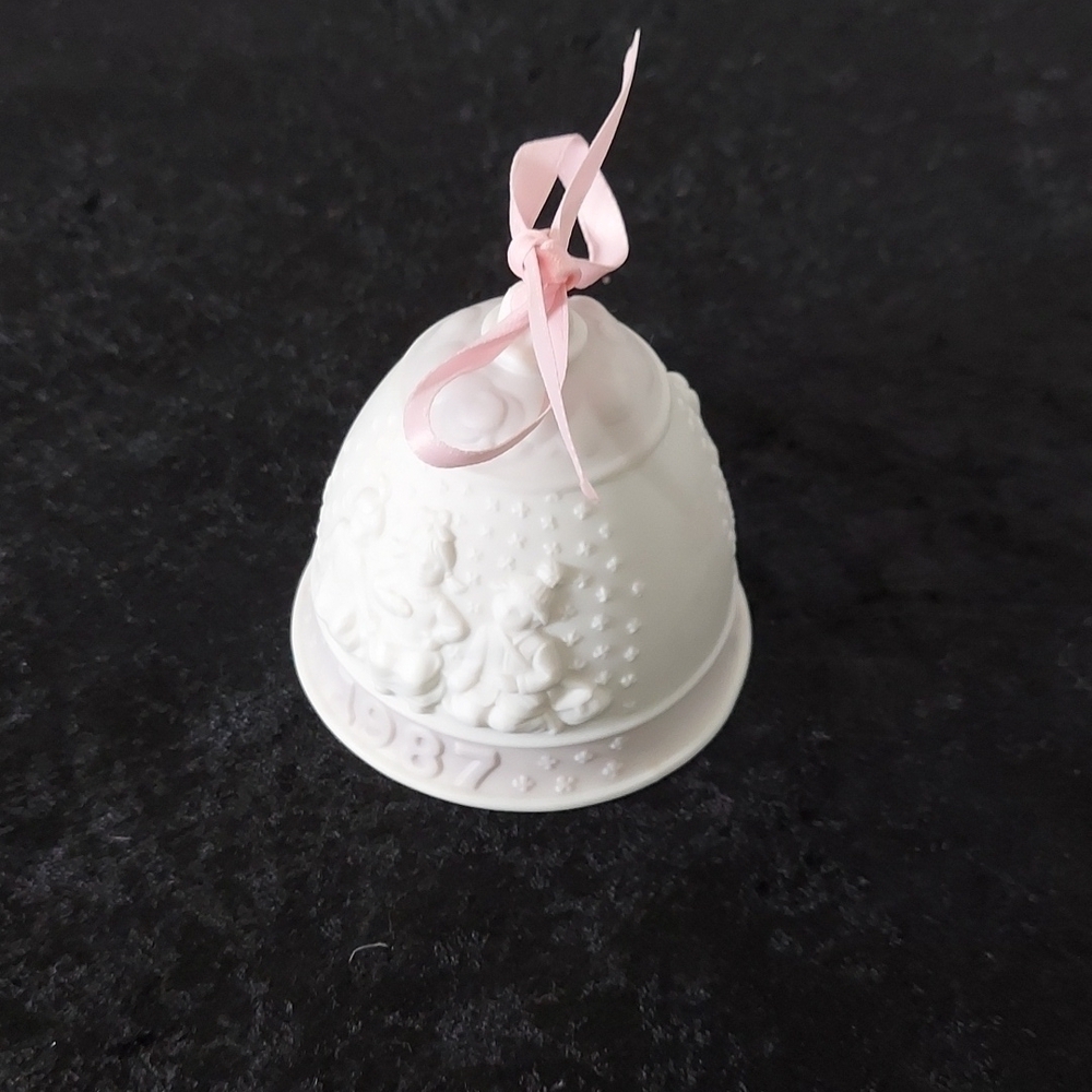 Lladro Christmas bell collectible 1987